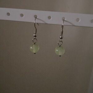 ✅Sweet Verdi round bead earrings  in a silver plated wiring. 💚💚